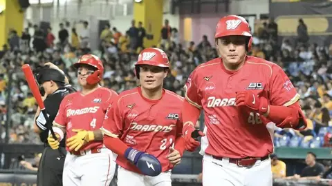 劉基鴻關鍵一轟助味全逆轉！龍隊洲際球場六比五險勝中信兄弟