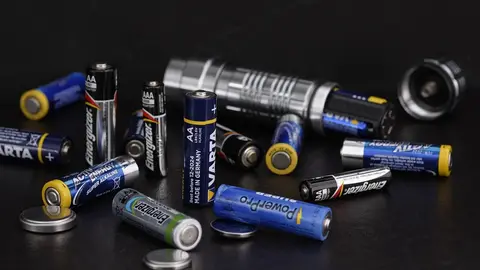 立院三讀能源管理法修正案，高用電企業迎發電與儲能新規定（示意圖）