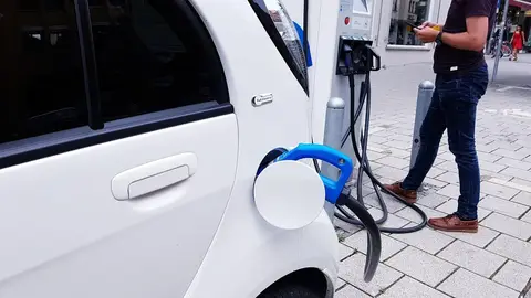 油價居高不下加上車款選擇增加，歐洲多國電動車銷售量迎來顯著增長（示意圖）