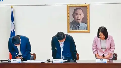 傅崐萁為刪國務機要費致歉，坦承影響庇護工場訂單引發爭議