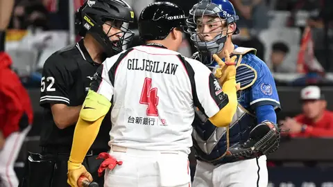 大巨蛋衝突！味全龍吉力吉撈推擠戴培峰，富邦 4 比 1 勝出追平統一