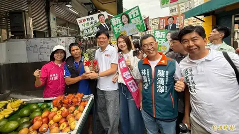 綠營青年志工挺進宜蘭街頭助選，林國漳、韓瑩獲贈好彩頭、旺旺來