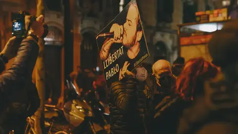 反制中國國慶，在台港人團體自由廣場聚集，透過傳統民俗儀式表達不滿（示意圖）