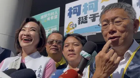 雙柯首度合體掃街拜票遭質疑口號，柯志恩反駁兩人直率務實
