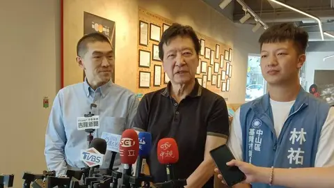 力挺謝國樑活化老建物,趙少康重返故鄉基隆參訪藝文園區