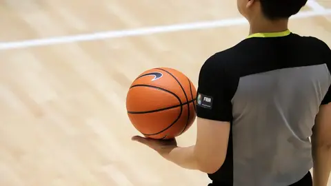 NBA衛冕軍尼克開季低迷吞連敗後回神，大勝活塞開胡（示意圖）