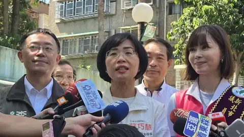 深坑戶政所外牆遭貼李四川競選海報，蘇巧慧呼籲公務機關保持行政中立