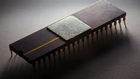 記憶體短缺推升電子產品價格，學者分析AI通膨對台灣升息機率影響（示意圖）