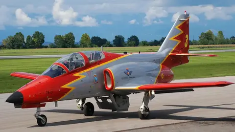雙十慶典倒數！國軍清晨大動作排練，多型戰機與直升機震撼掠過總統府上空（示意圖）