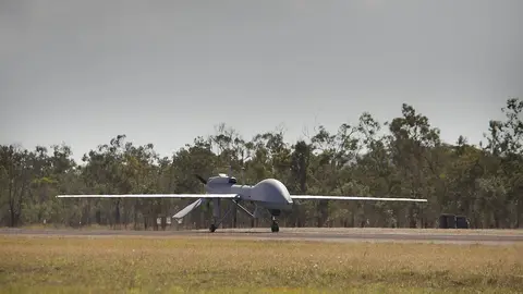 國軍強化防衛戰力，海軍公開採購銳鳶二與V-BAT無人機計畫（示意圖）