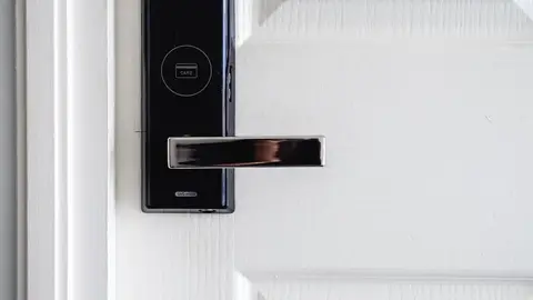 防止偷拍錄音，挪威研擬禁止特定區域使用AI眼鏡（示意圖）