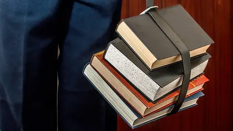 研究生談百萬年薪遭酸太少,家境差異掀起同儕對話隔閡(示意圖)