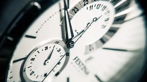 OMEGA推007反派限定錶！惡魔黨元素首次入侵海馬系列（示意圖）