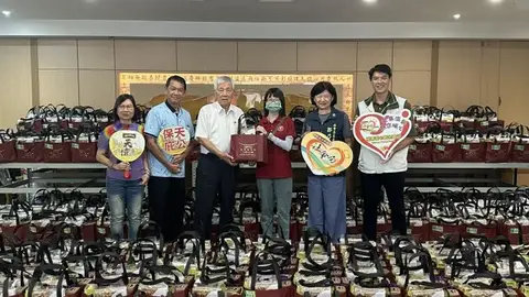 中元普渡化大愛，台南首廟天壇捐贈六百五十份福袋助弱勢