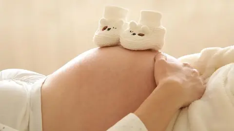 桃園加碼育兒福利 3胎以上家庭坐月子補助取消排富（示意圖）