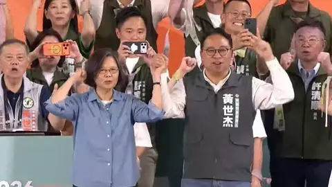 力挺黃世杰競選總部成立,蔡英文呼籲桃園鄉親票投綠營
