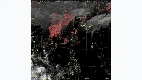 煙花恐成中颱夾帶雙重東北季風,各地迎風面降雨轉涼低溫見 20 度(衛星雲圖)
