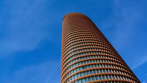騙慈濟10.6億元疫苗案主嫌逃向香港，調查局發布正面通緝照（示意圖）