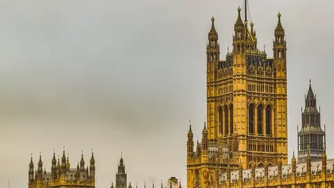 英國上議院寫下歷史：身障議員透過人工智慧重現昔日嗓音發言（示意圖）