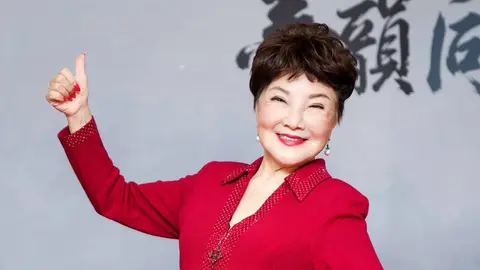 81歲蘋果花歌后楊燕推百歲母亮相,談陳盈潔往事滿心不捨