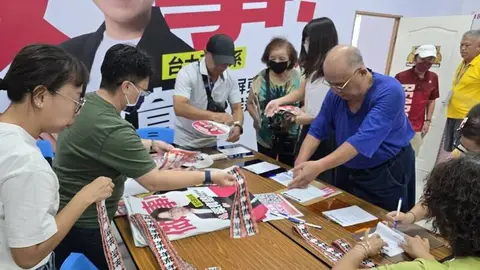 沈伯洋洋流飄帶南下屏東，兩千份限時免費索取預估一天內發完