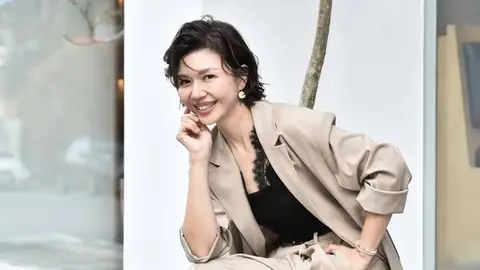 于子育金鐘紅毯圓夢 披25萬排灣族服致敬母親