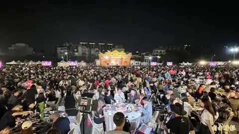 鍘美藝術節辦桌傳食安危機 250桌首場活動驚傳民眾吃水果吊點滴
